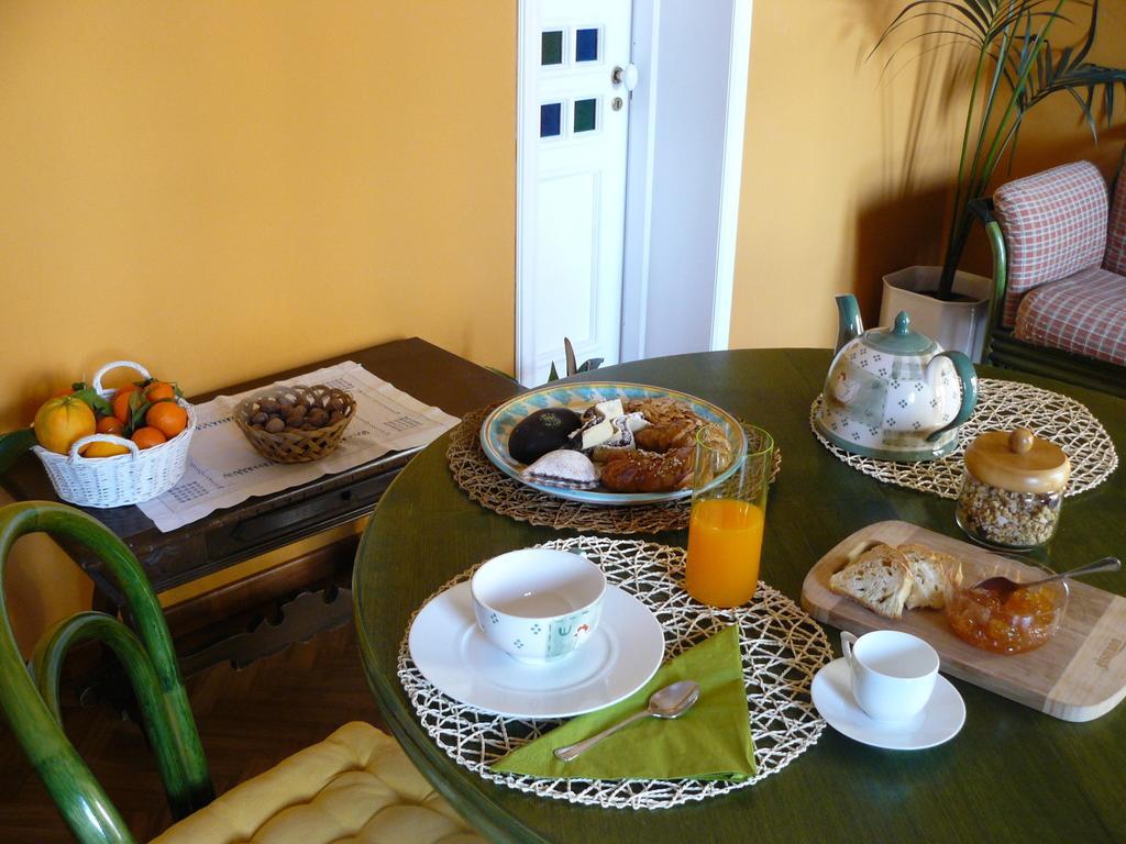 B&B Velardi Viagrande Bagian luar foto