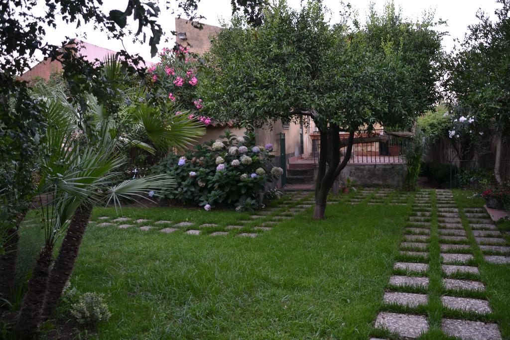 B&B Velardi Viagrande Bagian luar foto
