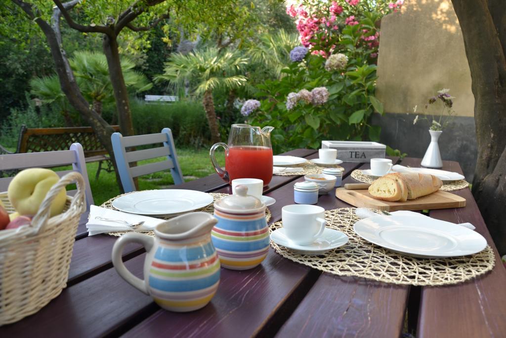 B&B Velardi Viagrande Bagian luar foto