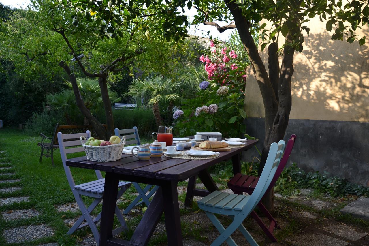 B&B Velardi Viagrande Bagian luar foto